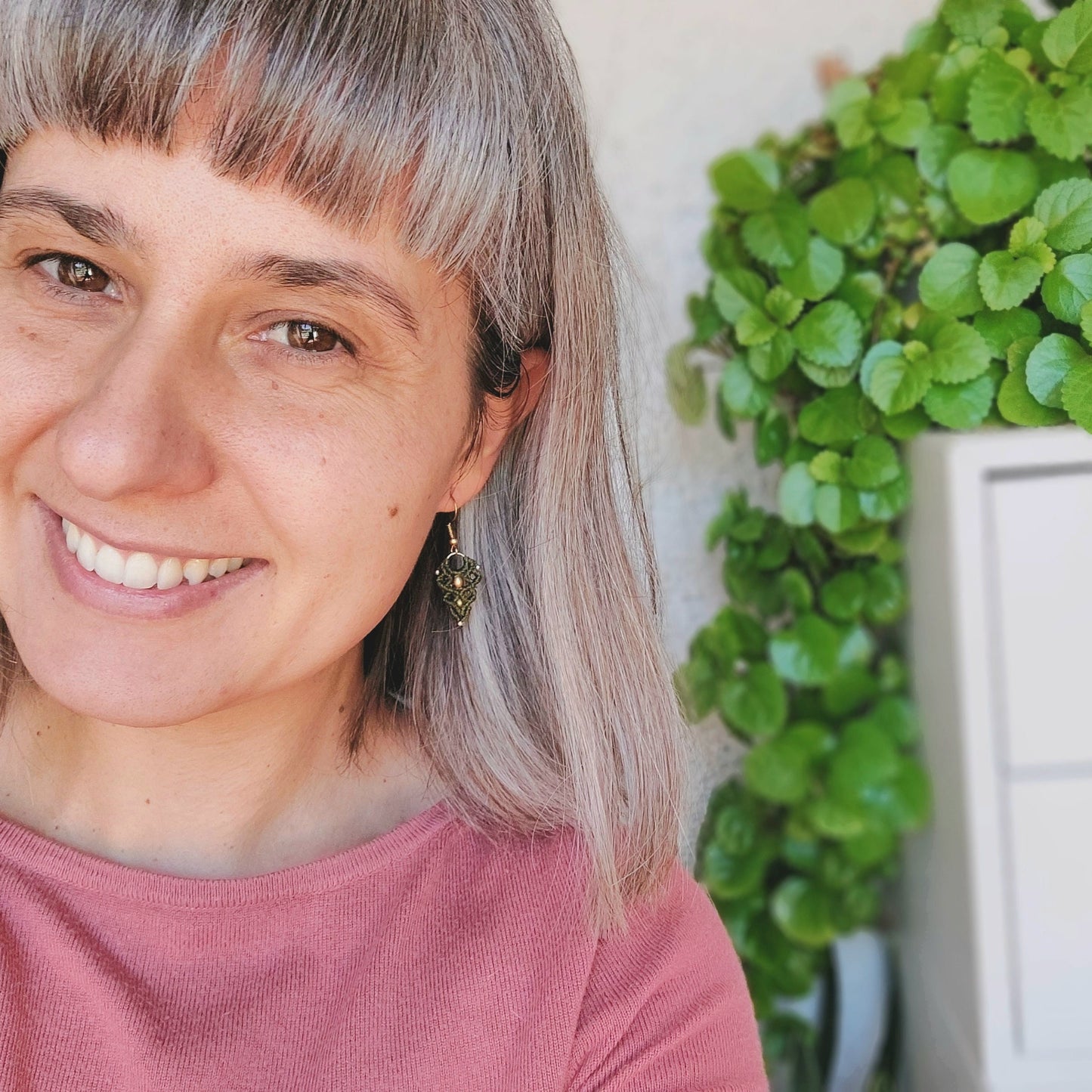Pendientes de macramé y latón.
