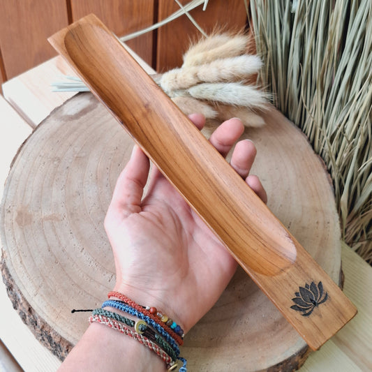 Quemador de varillas de incienso de madera.