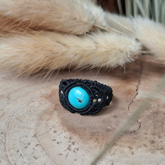 Anillo de macramé con turquesa