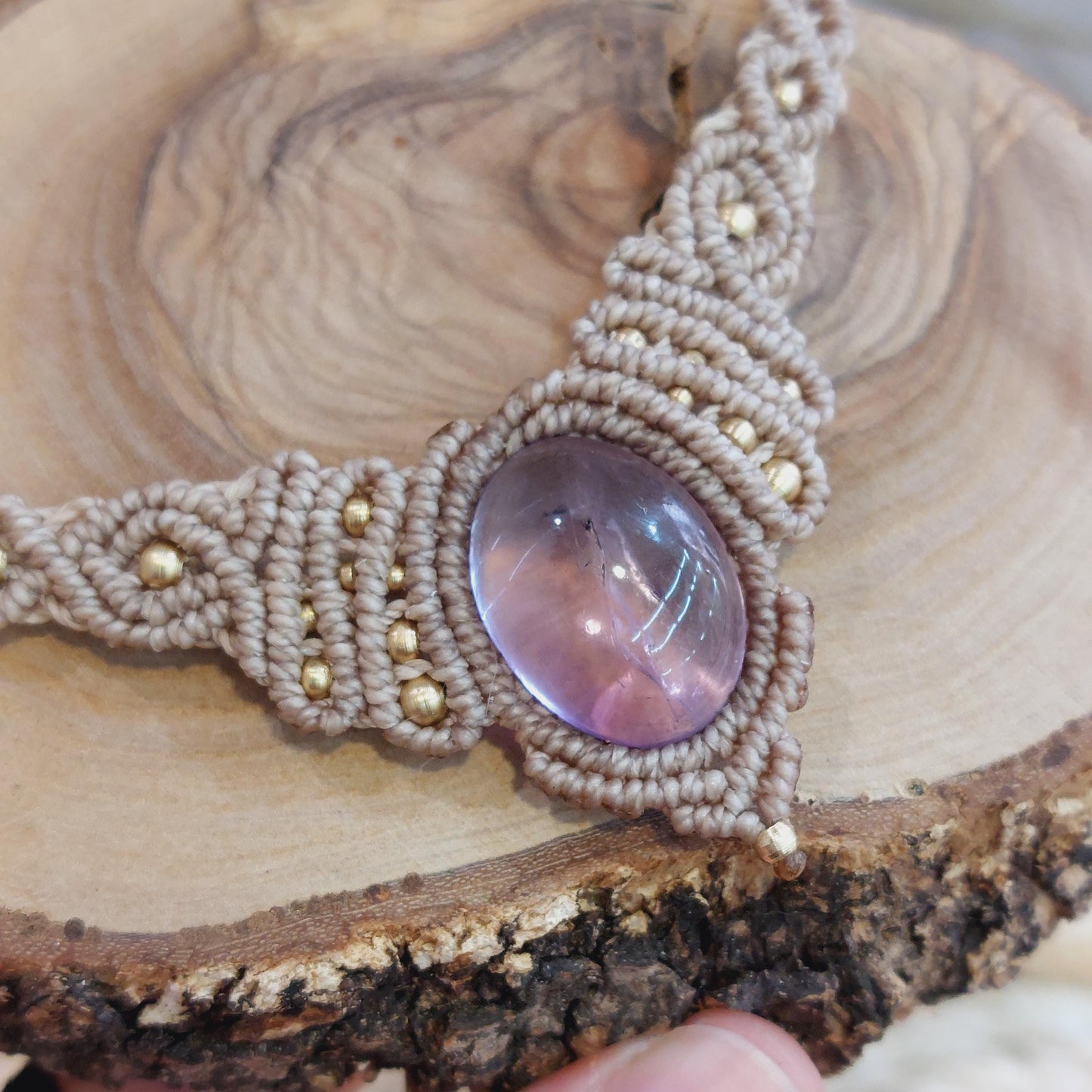 Collar con amatista natural.
