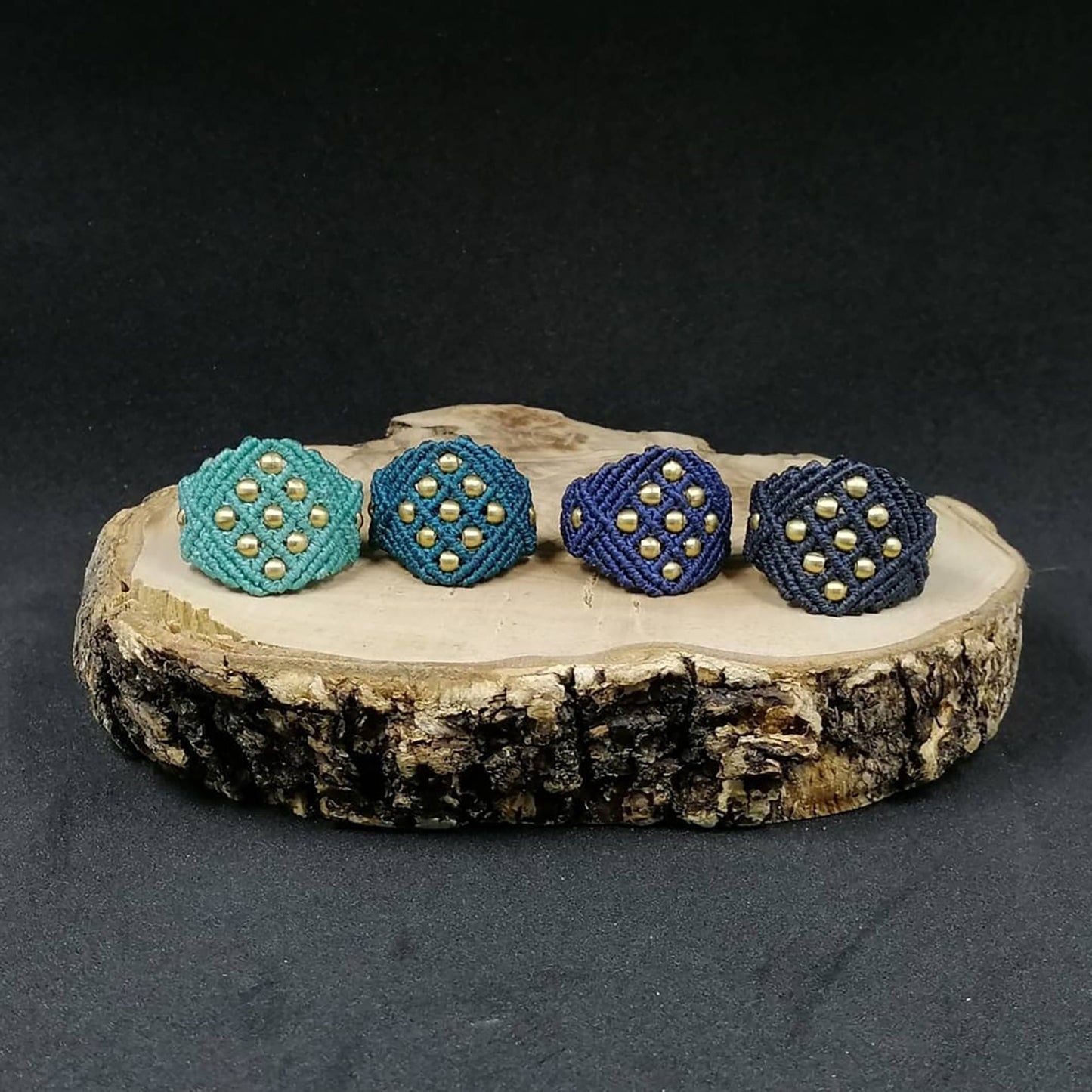 Anillo artesanal de macramé de 0.5mm