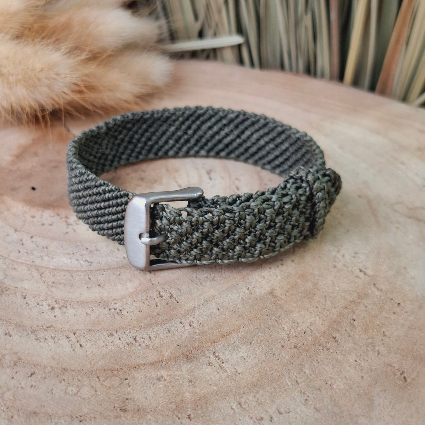 Pulsera ancha de macramé