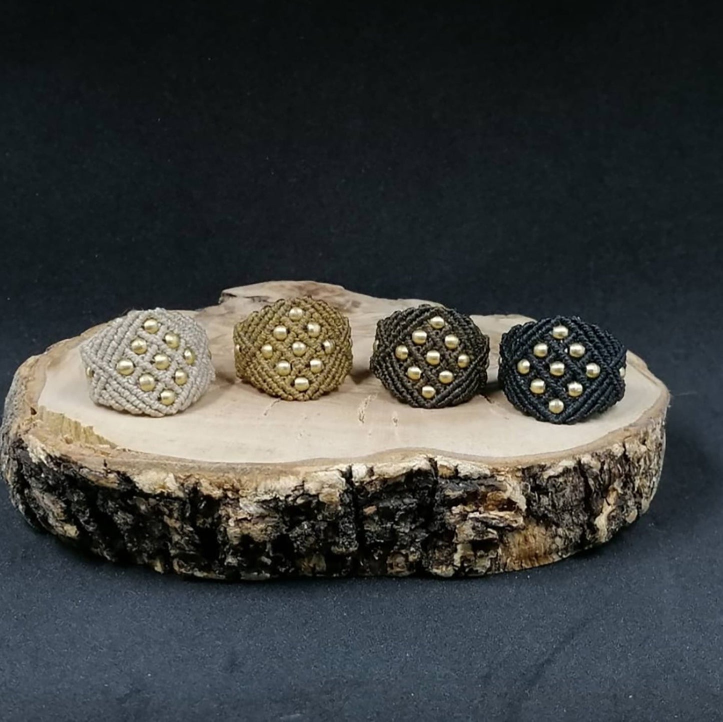 Anillo artesanal de macramé de 0.5mm