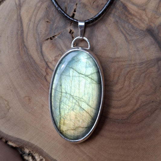 Colgante de labradorita engarzada con plata 925