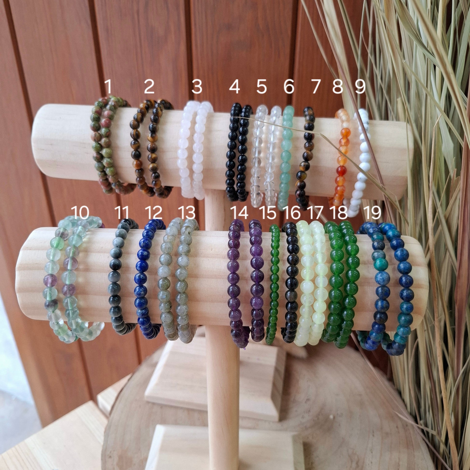 Pulsera de minerales con goma elástica