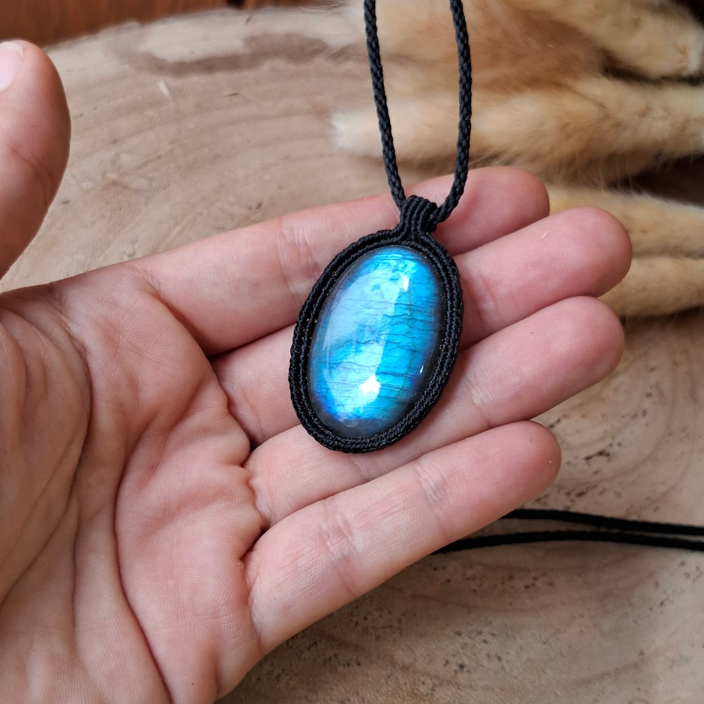 Colgante de labradorita azul.