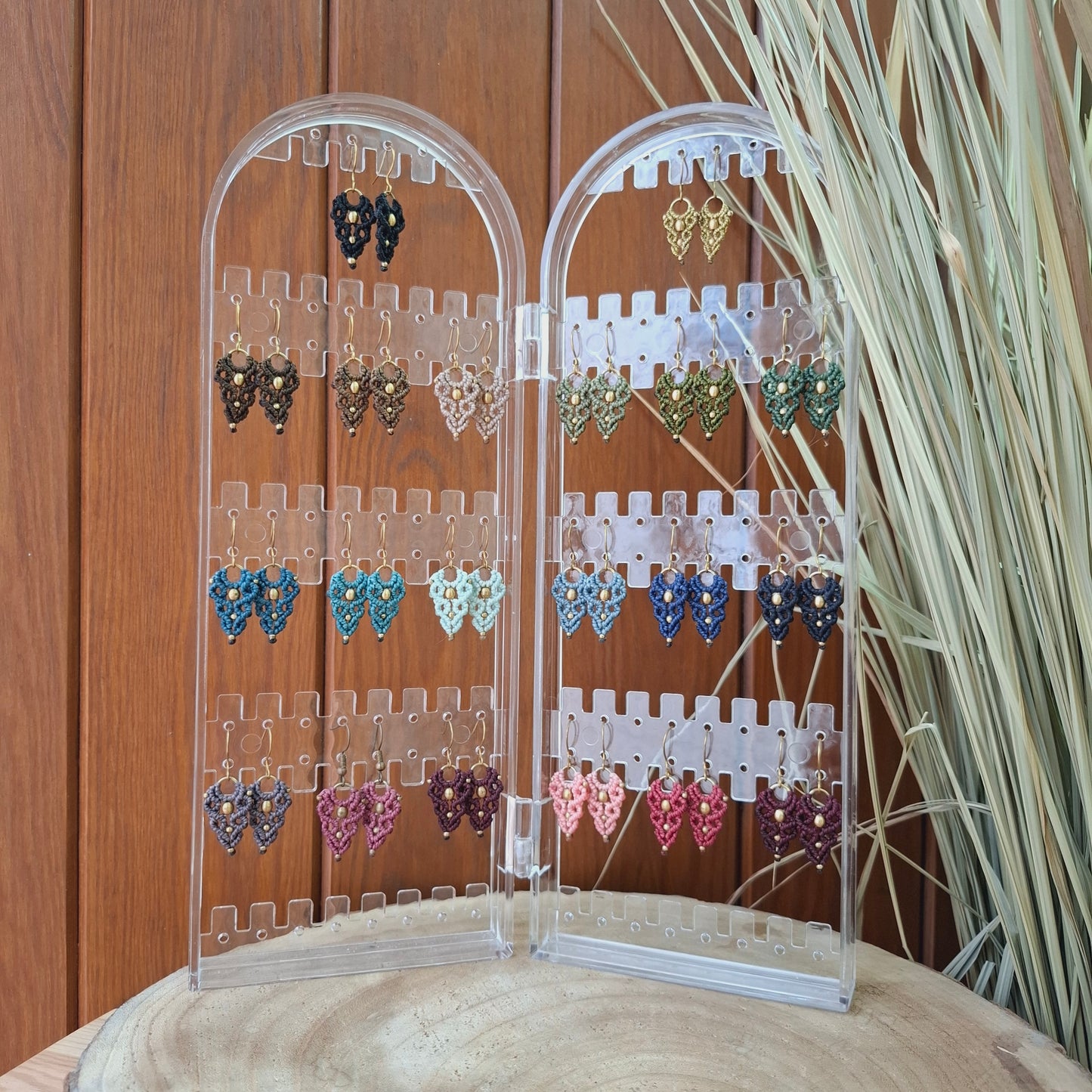 Pendientes de macramé y latón.