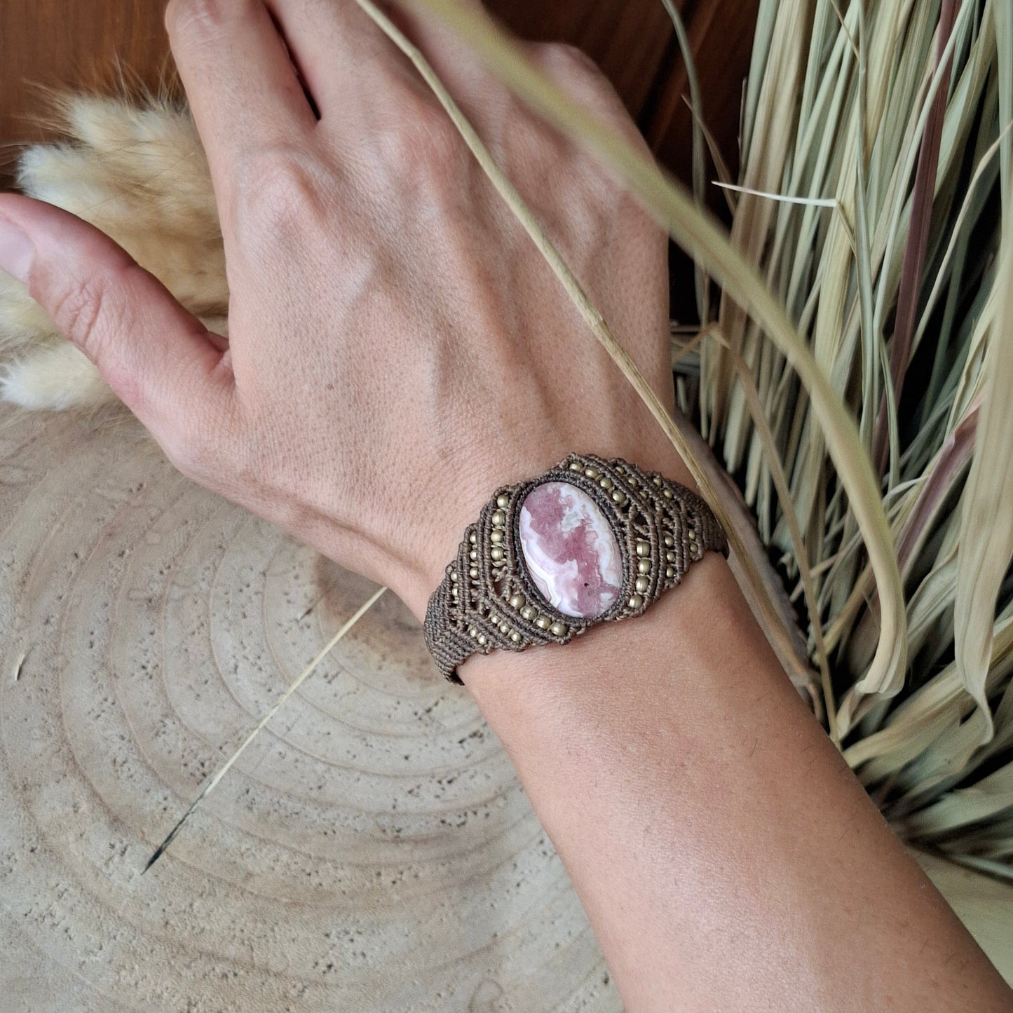 Pulsera de macramé con Rodocrosita