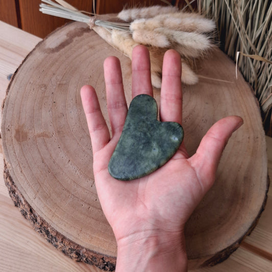 Gua Sha. Masajeador facial. Jade verde