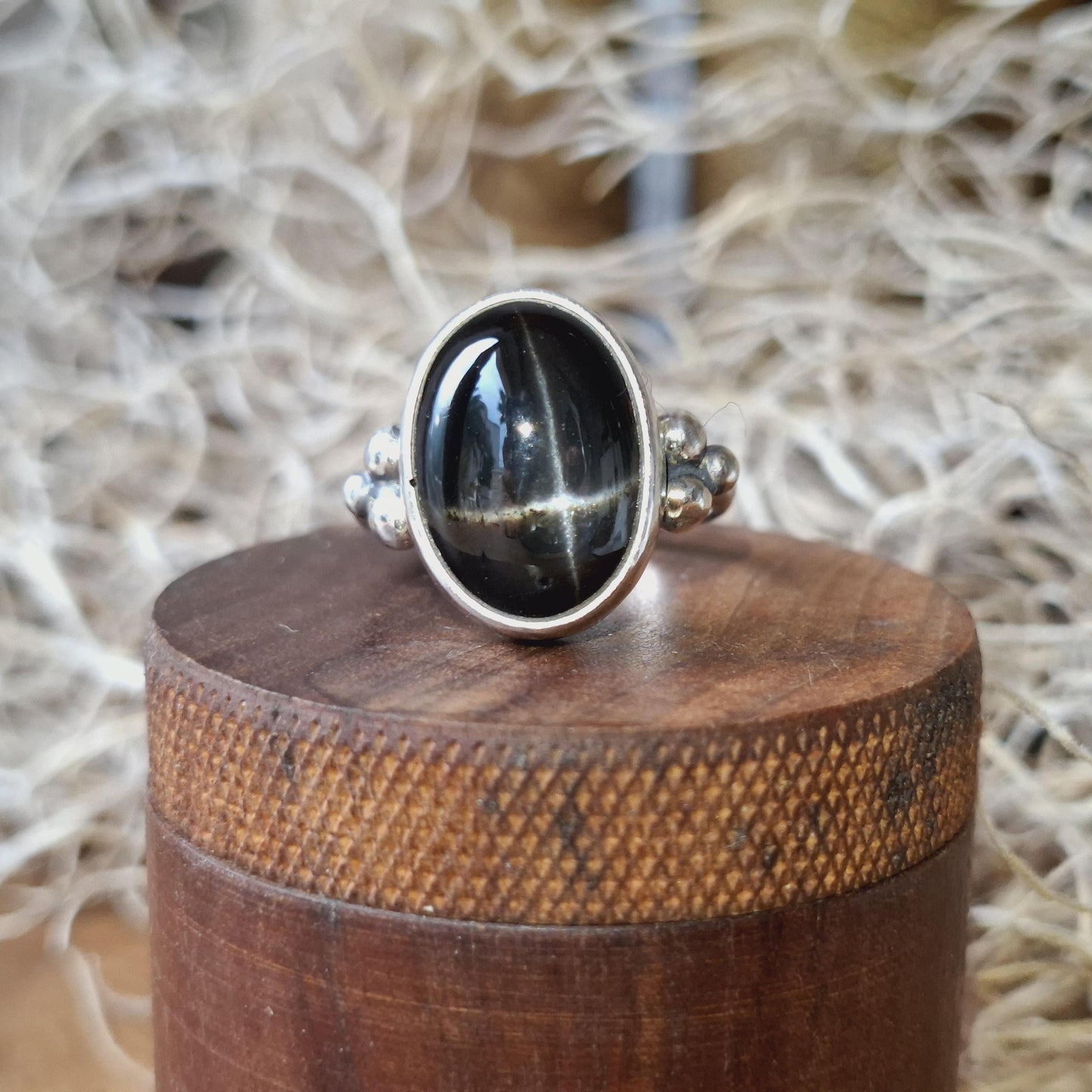 Anillo con Diópsido o Black Star de plata 925.