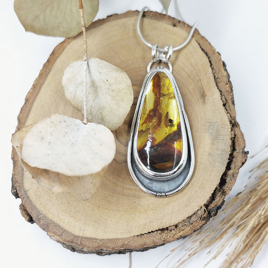 Colgante de plata 925 con ámbar natural.