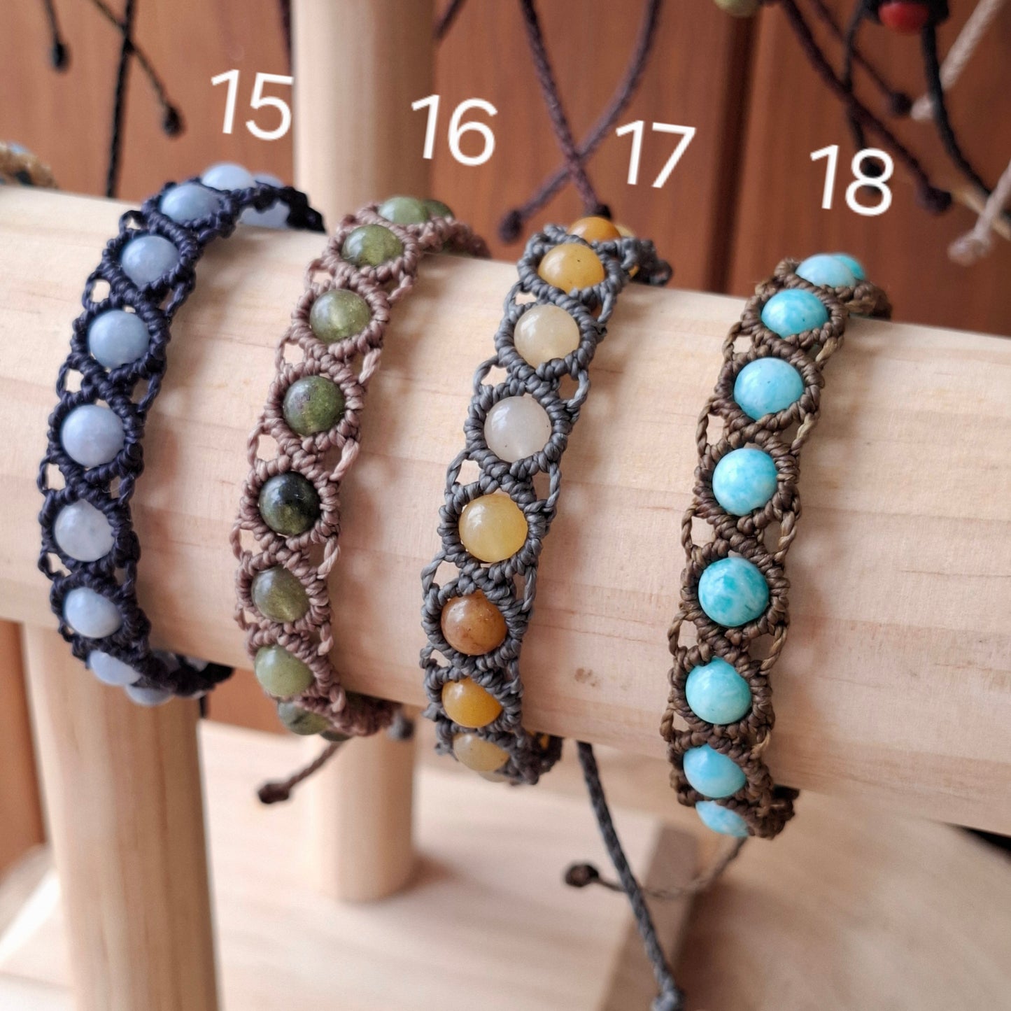 Pulseras CLAVEL. Minerales de 6mm