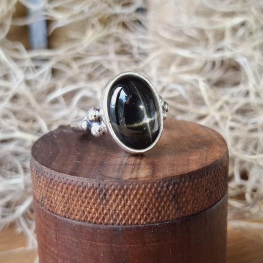 Anillo con Diópsido o Black Star de plata 925.