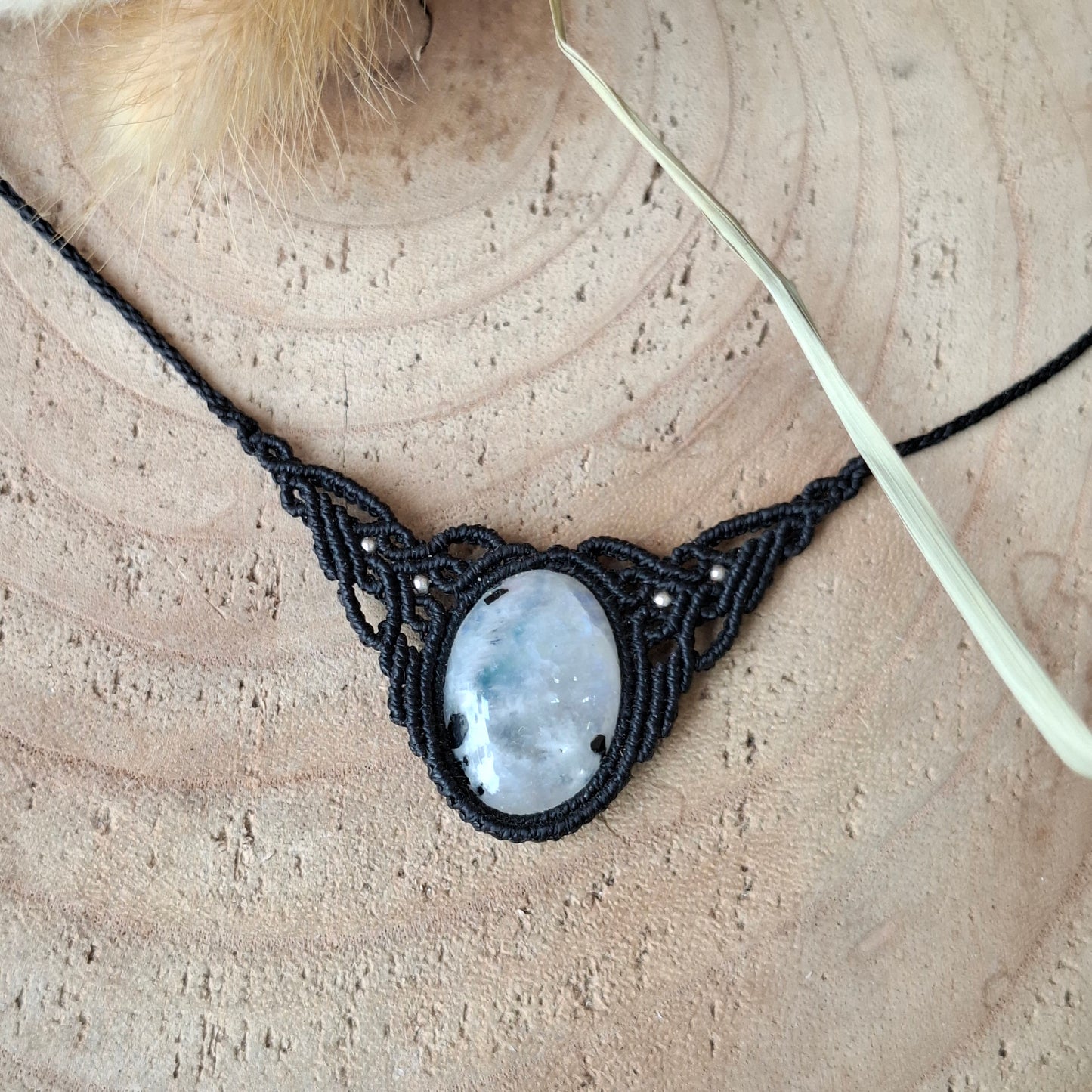 Collar con piedra luna arcoiris