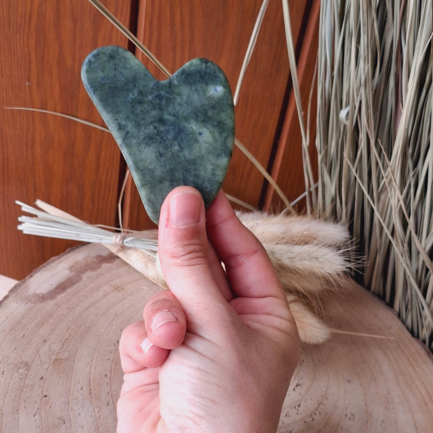 Gua Sha. Masajeador facial. Jade verde
