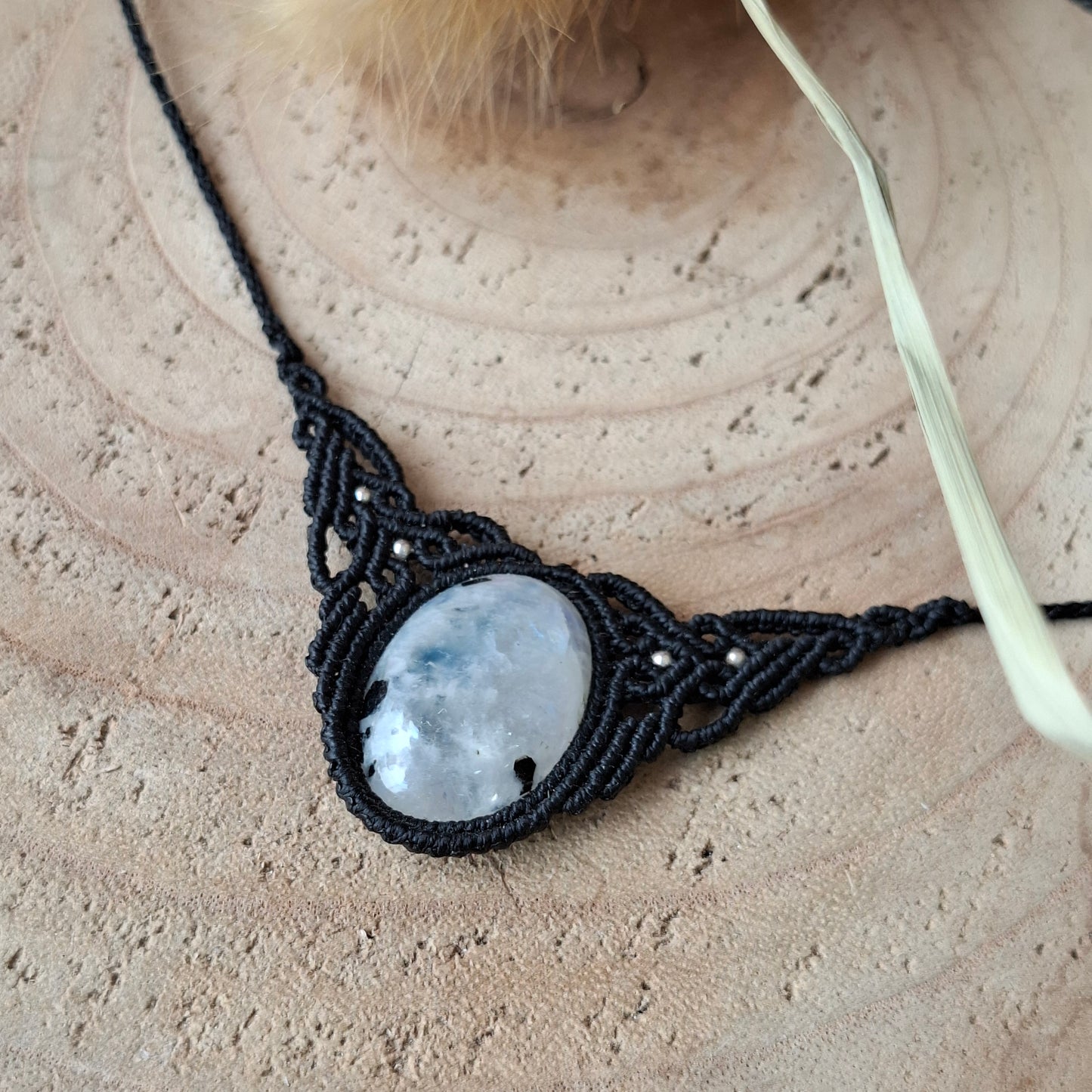 Collar con piedra luna arcoiris