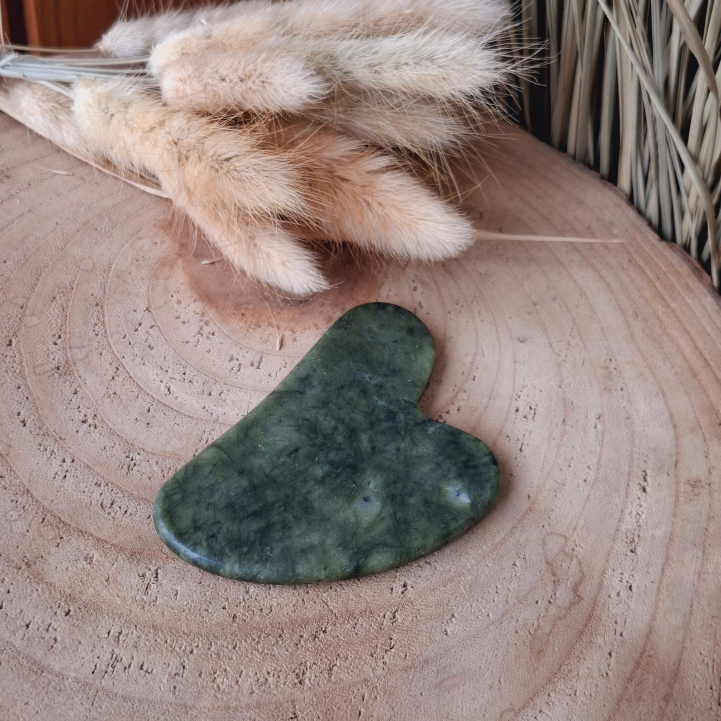 Gua Sha. Masajeador facial. Jade verde
