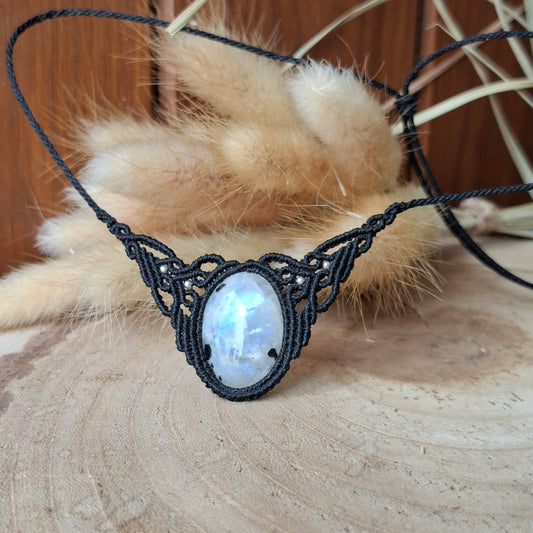 Collar con piedra luna arcoiris