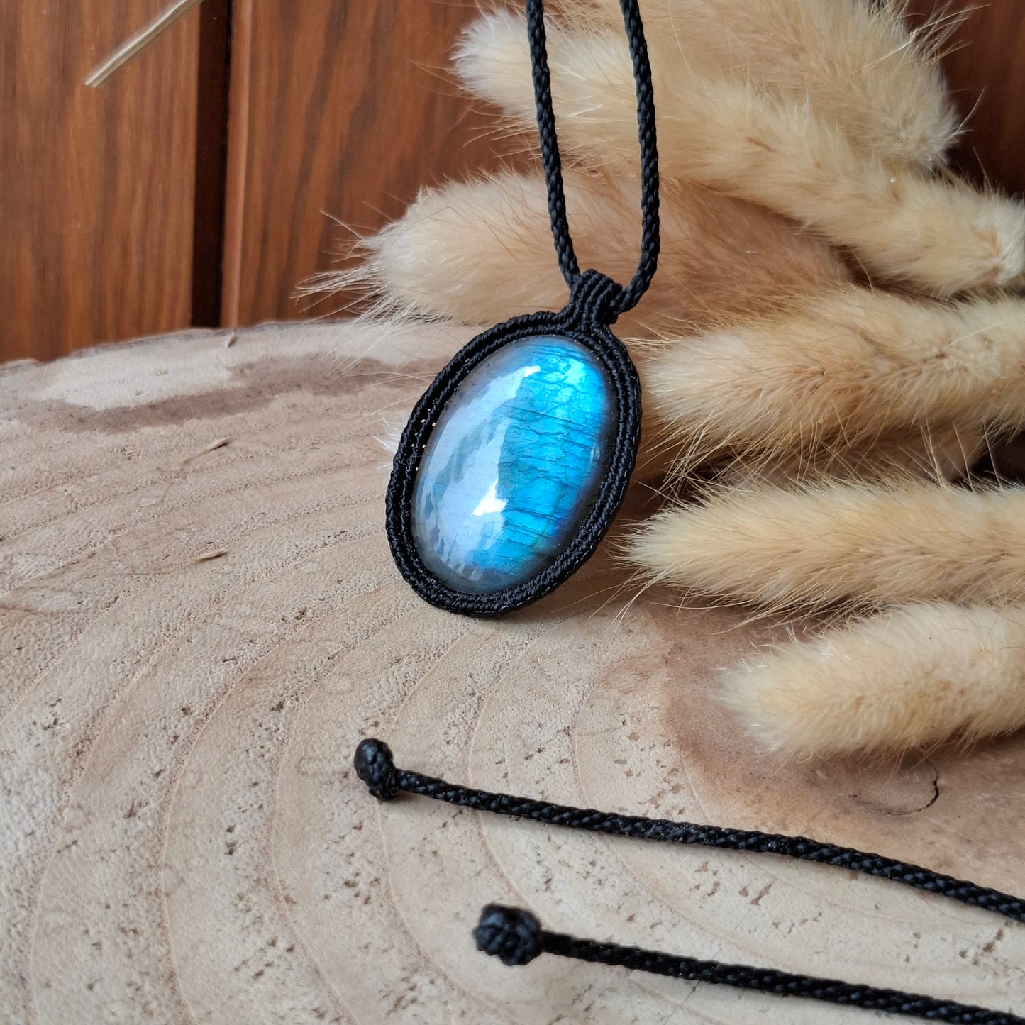 Colgante de labradorita azul.