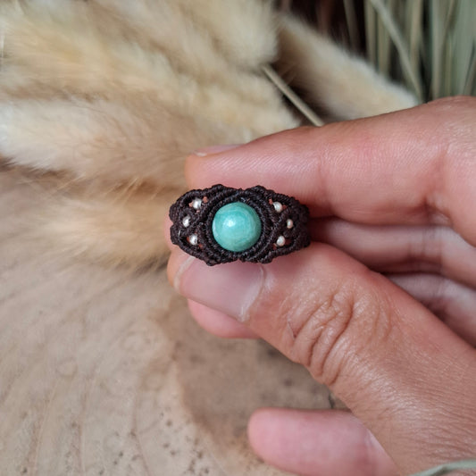 Anillo de macramé con turquesa tibetana