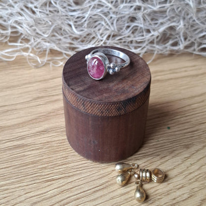 Anillo de turmalina rosa engarzada en plata 925