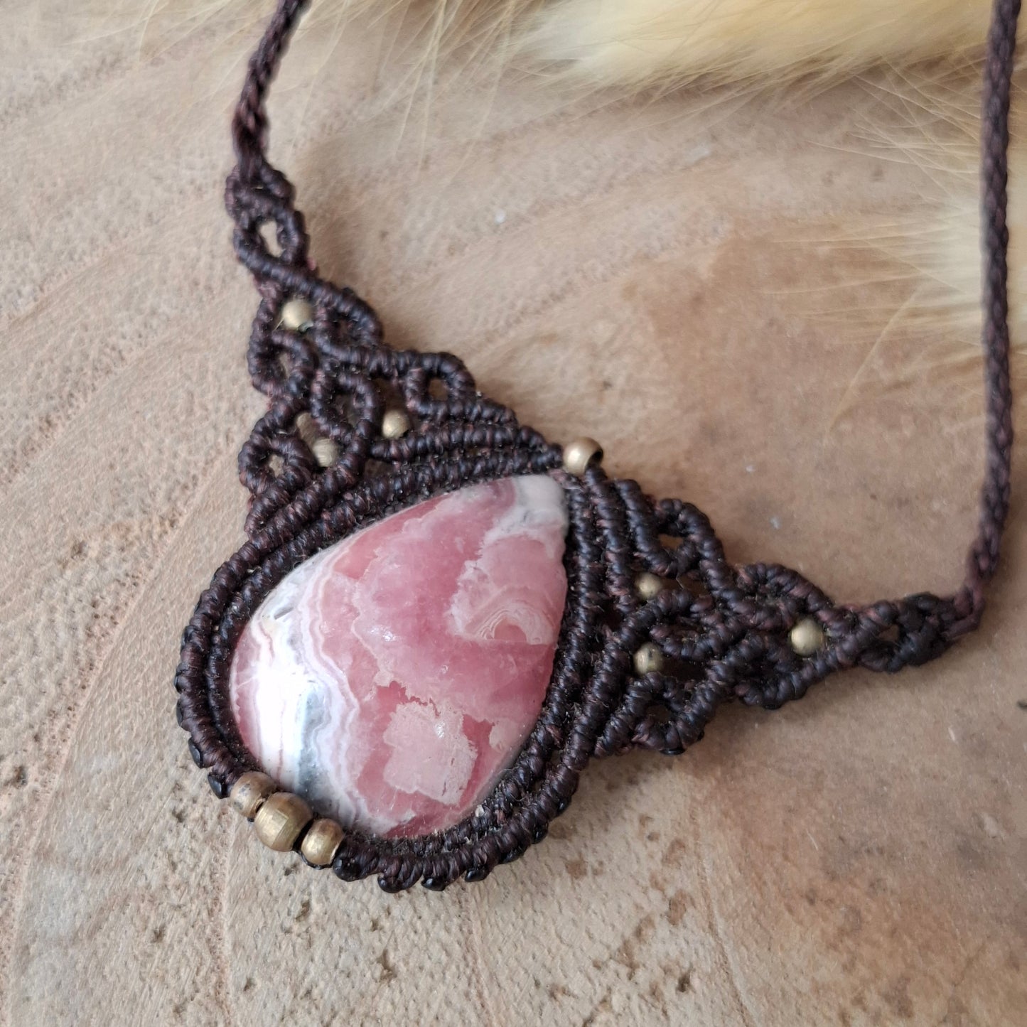 Collar de macramé con Rodocrosita