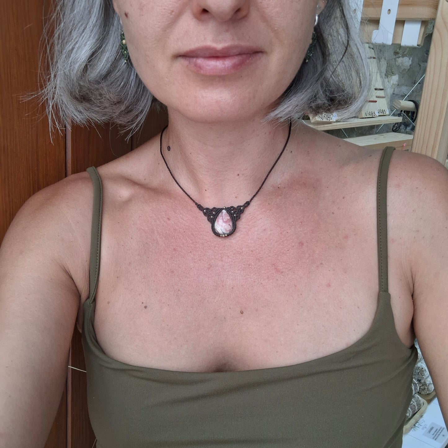 Collar de macramé con Rodocrosita