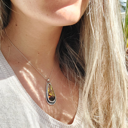 Colgante de plata 925 con ámbar natural.