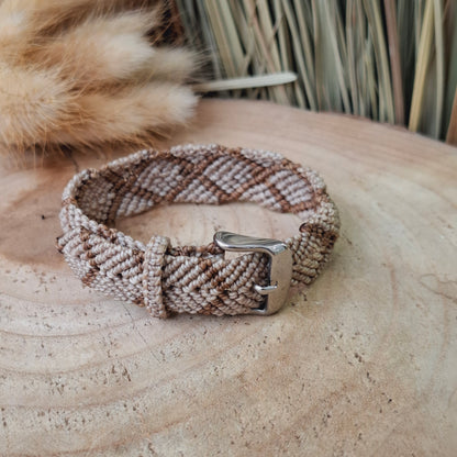 Pulsera ancha de macramé. Con cierre de hebilla. Hilo 1mm