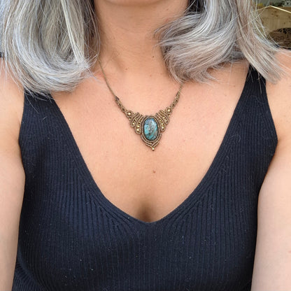 Collar de macramé con crisocola