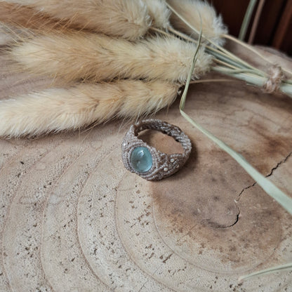 Anillo de macramé con aguamarina