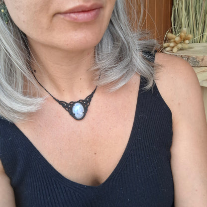 Collar con piedra luna arcoiris
