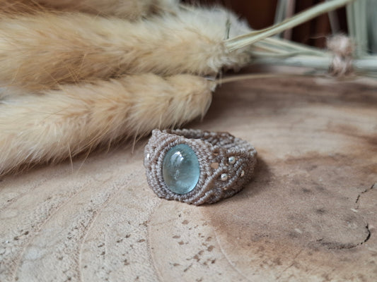 Anillo de macramé con aguamarina