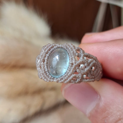 Anillo de macramé con aguamarina
