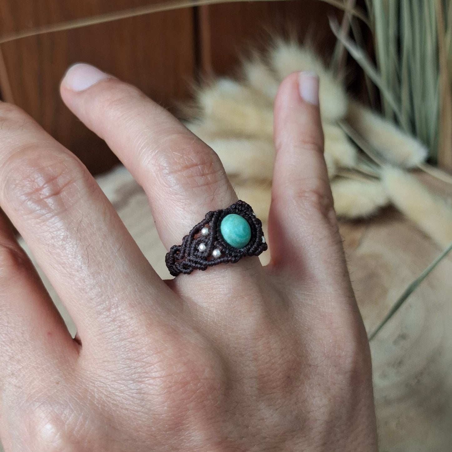 Anillo de macramé con turquesa tibetana