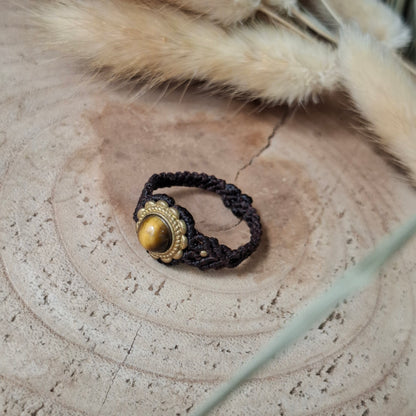 Anillo de macramé con ojo de tigre