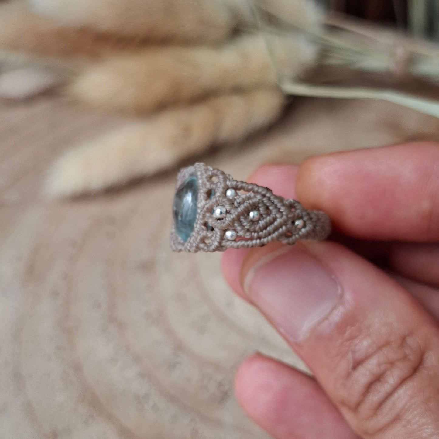 Anillo de macramé con aguamarina