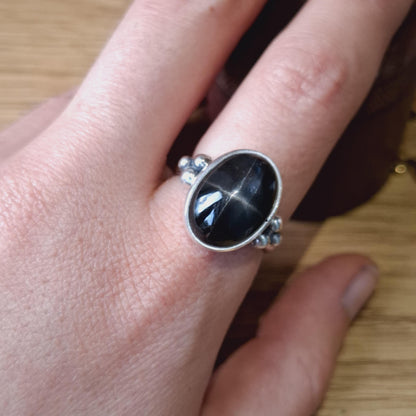 Anillo con Diópsido o Black Star de plata 925.