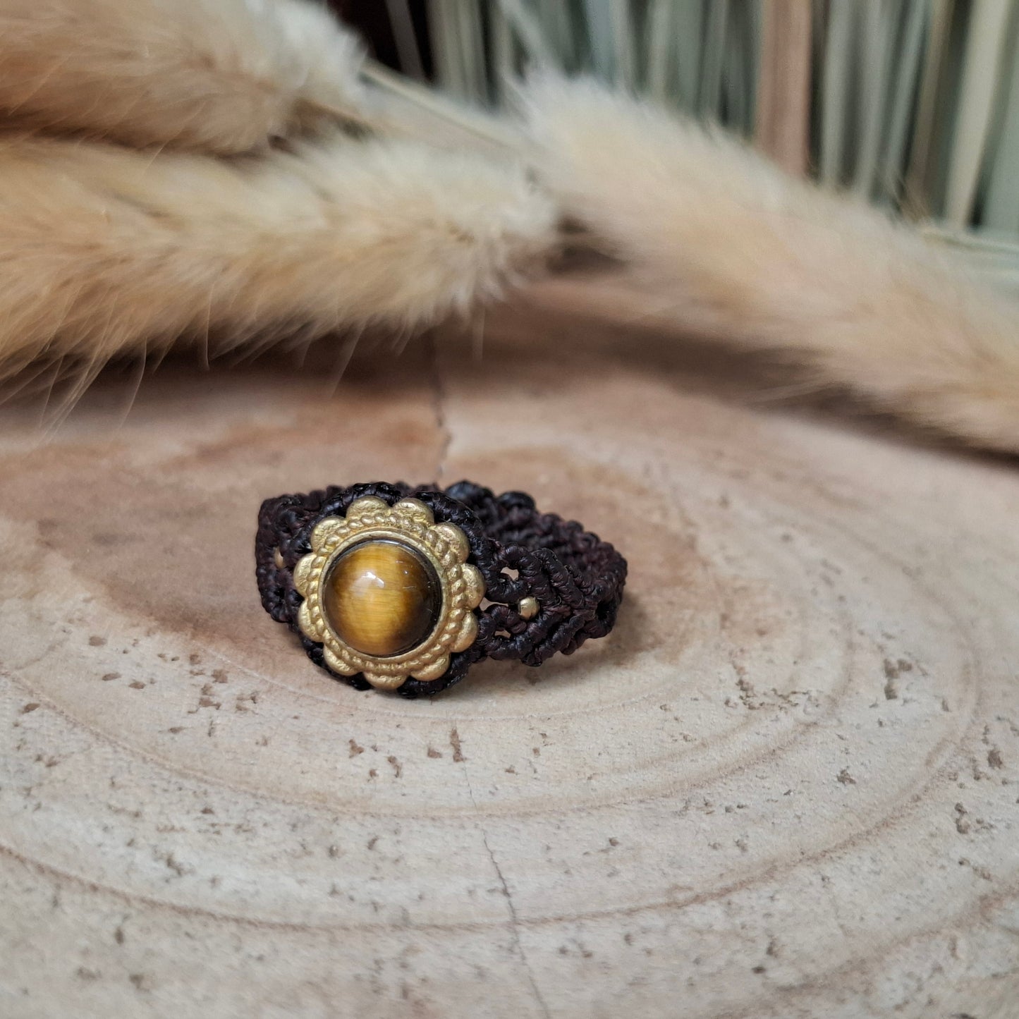 Anillo de macramé con ojo de tigre