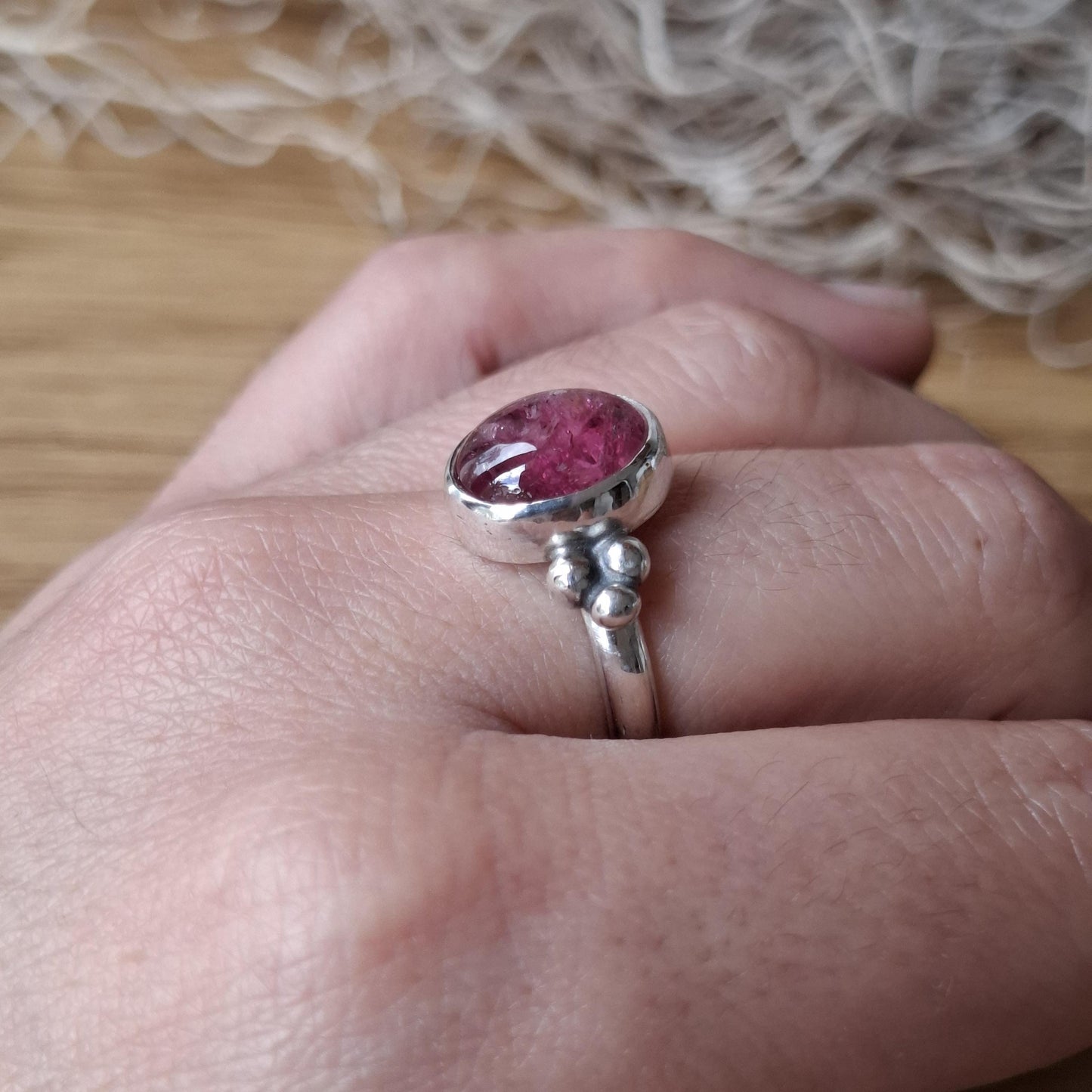 Anillo de turmalina rosa engarzada en plata 925