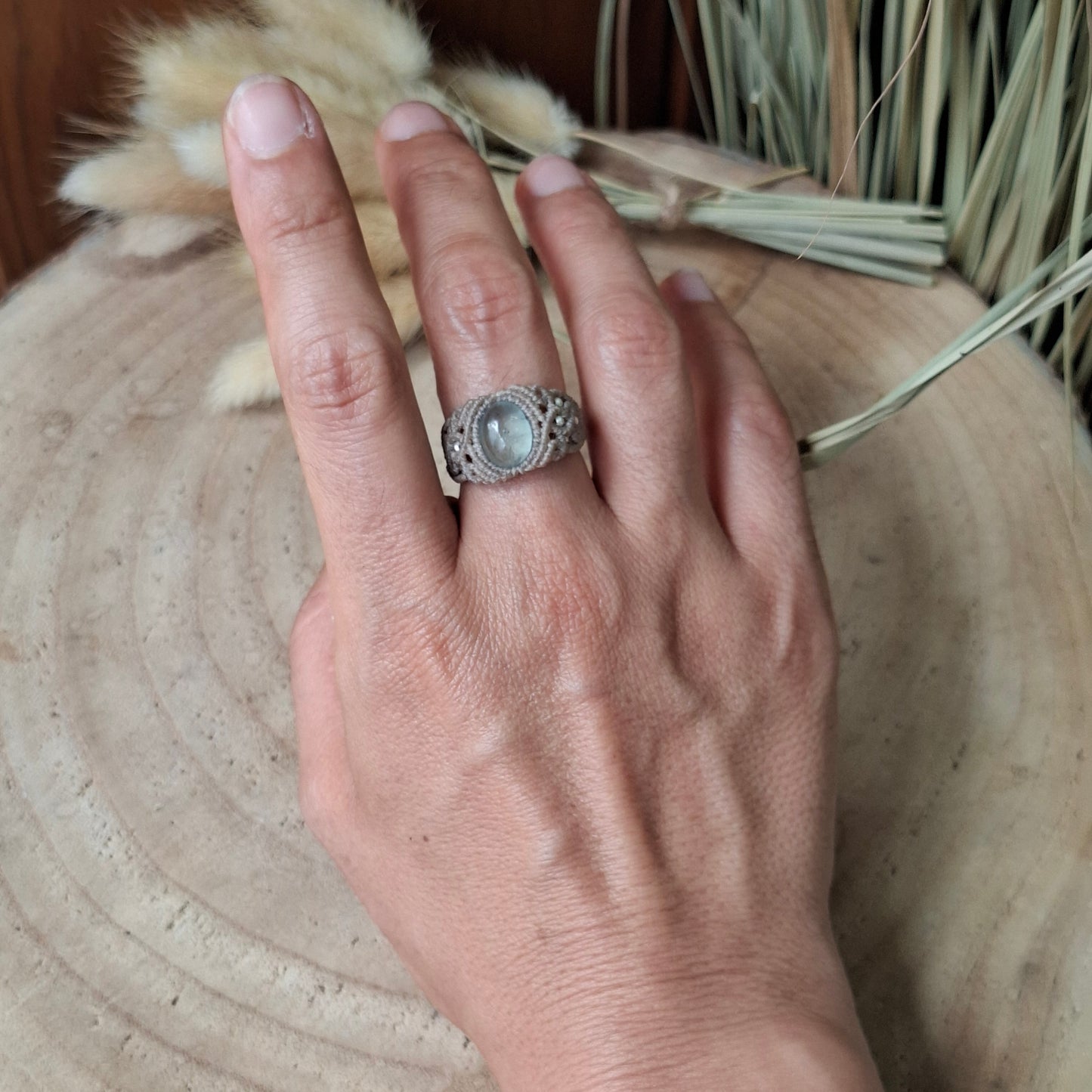 Anillo de macramé con aguamarina