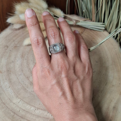 Anillo de macramé con aguamarina