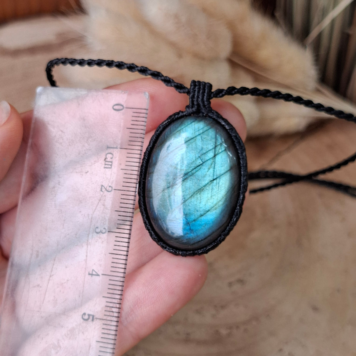 Colgante de labradorita azul.