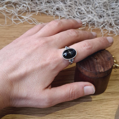 Anillo con Diópsido o Black Star de plata 925.