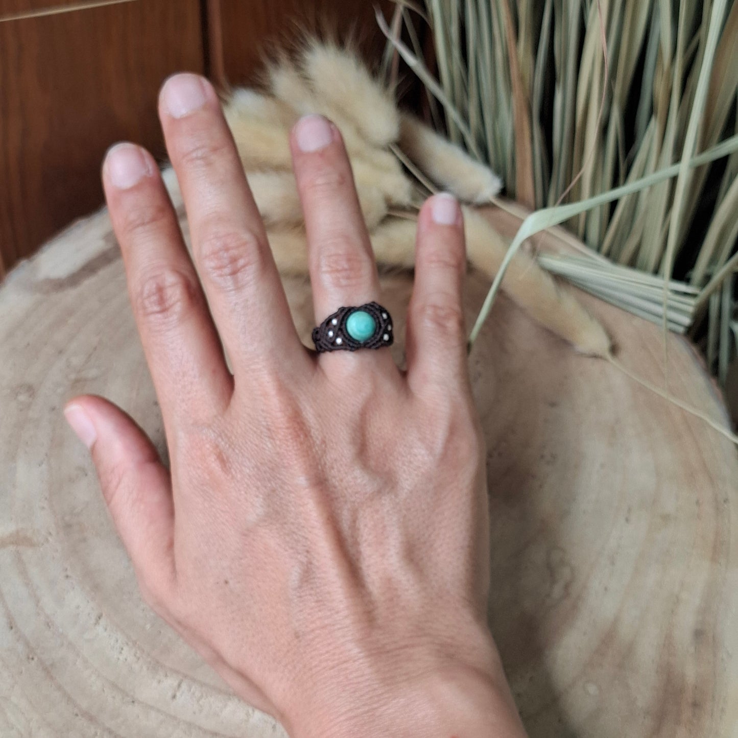 Anillo de macramé con turquesa tibetana