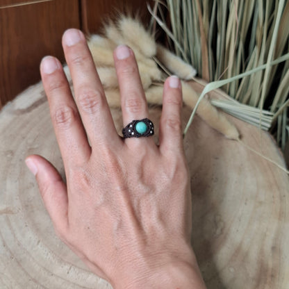 Anillo de macramé con turquesa tibetana