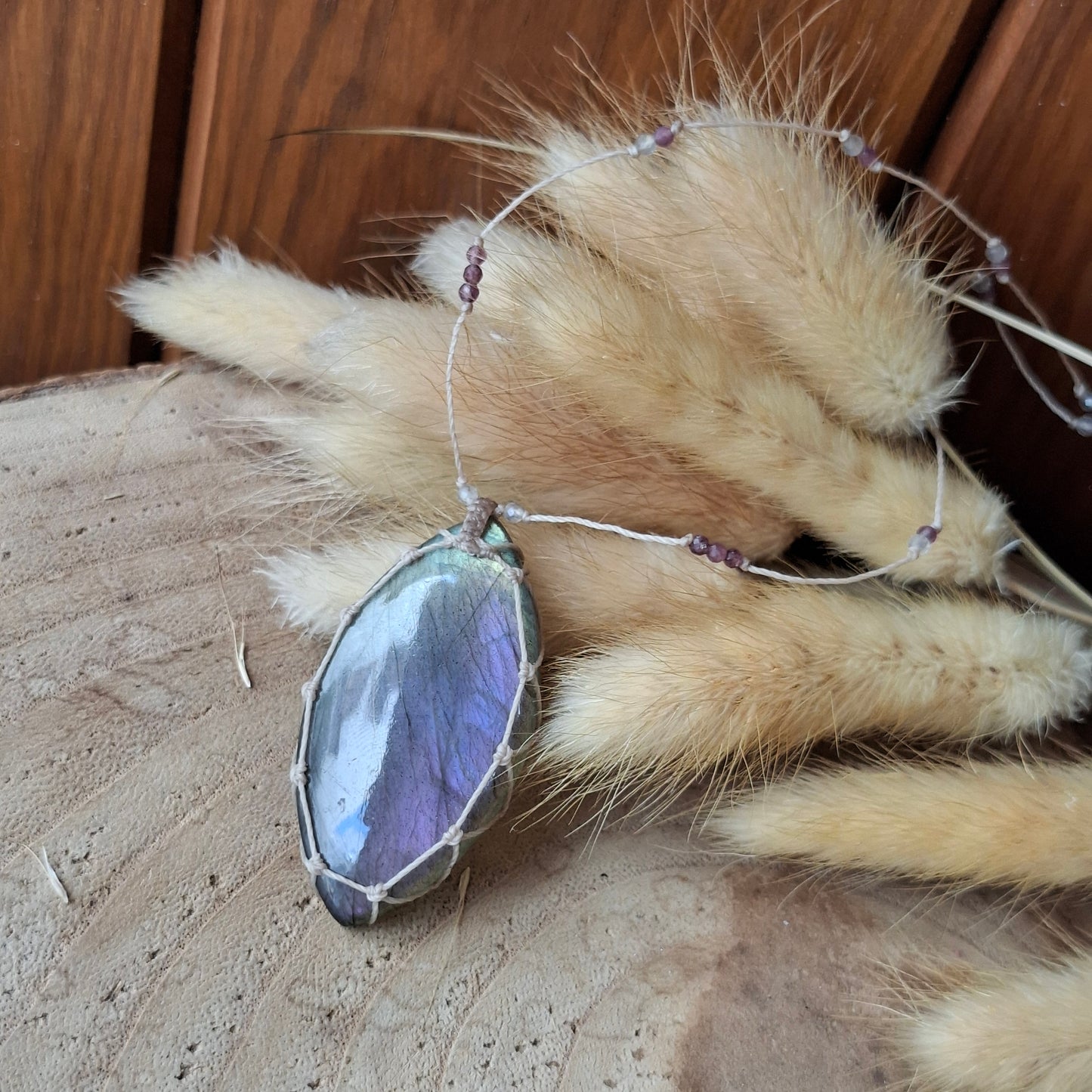 colgante de macramé con labradorita