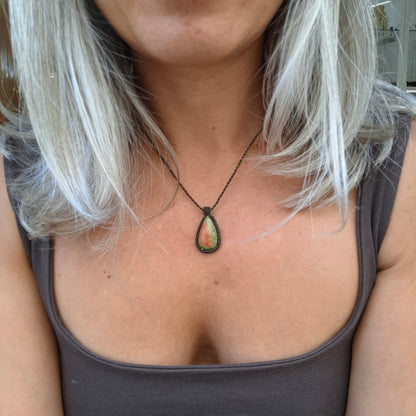 Colgante de macramé con Unakita